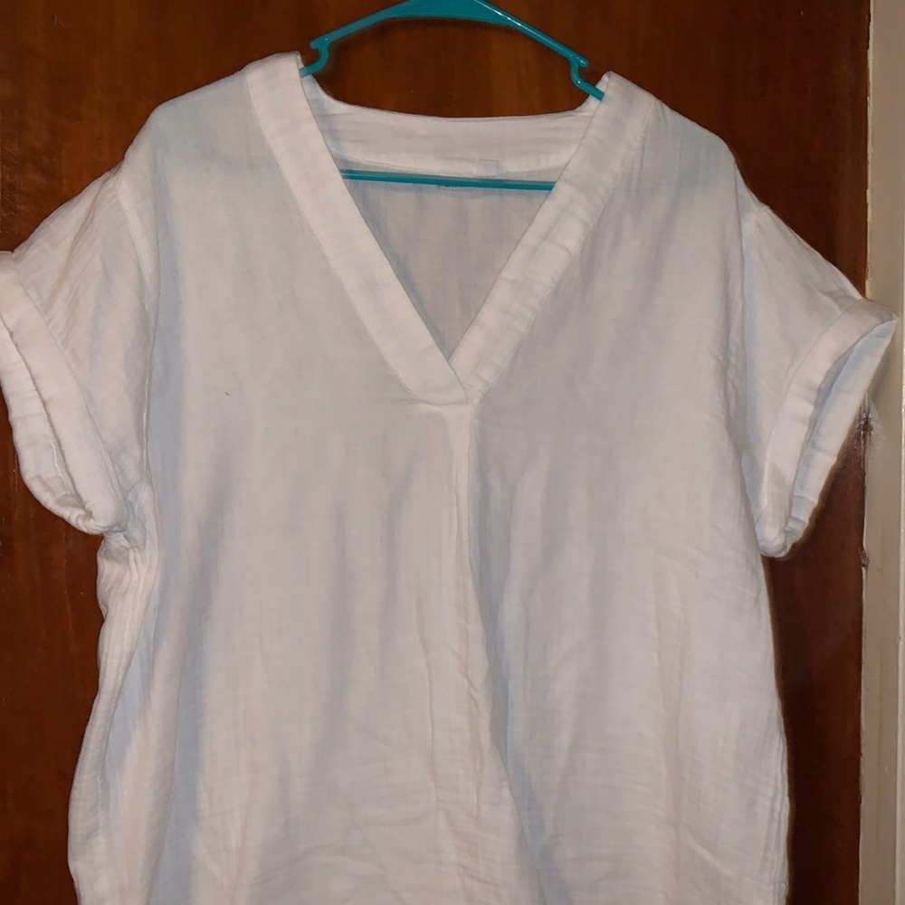 Gap V-Neck Rolled Sleeve Size L